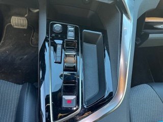 PEUGEOT 3008 Hybrid 2 225 e-EAT8 / ALLURE