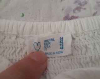 Vestido blanco bordado manga abullonada
