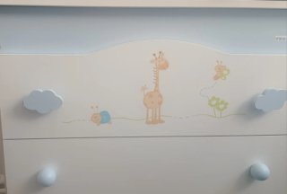 Lote dormitorio bebé: cuna, moisés, cajonera...