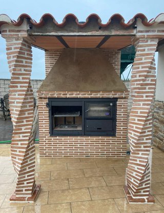 Parrillas con Chimeneas y Hornos K-2