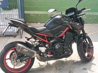 Kawasaki Z900 Negra y Roja a2