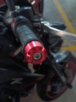 Kawasaki Z900 Negra y Roja a2