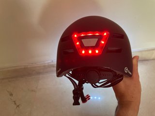 Casco Youin con luces LED