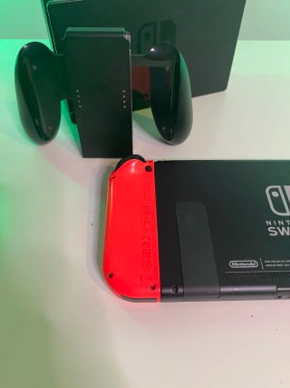 Nintendo Switch con Caja