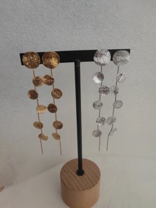 Pendientes largos elegantes dorados y plateados