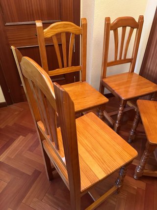 Juego de 4 sillas de madera marrón