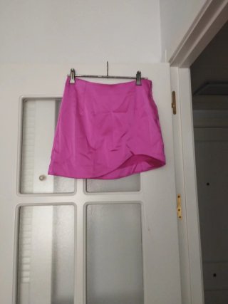 Falda de raso rosa