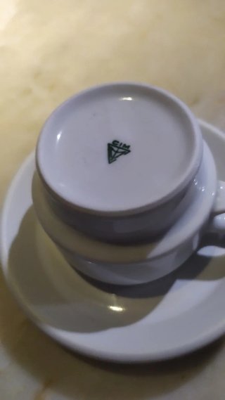 Tazas de porcelana blanca apilables