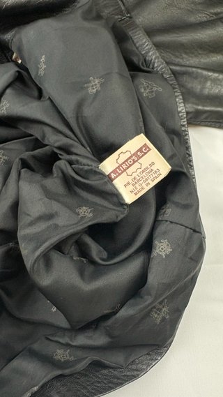 Chaqueta de piel negra