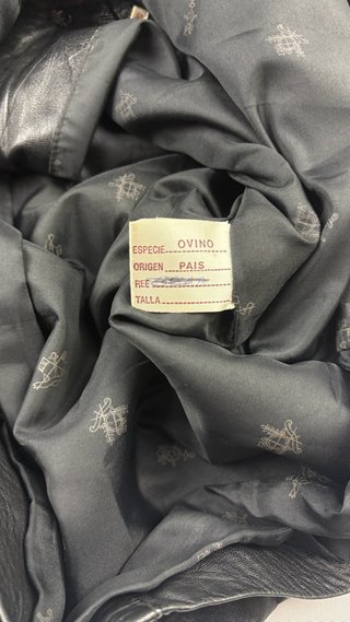 Chaqueta de piel negra