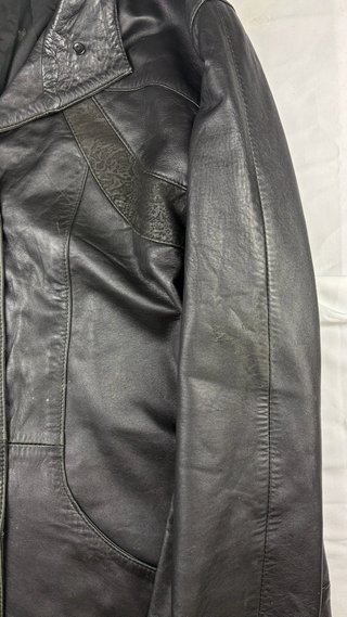 Chaqueta de piel negra