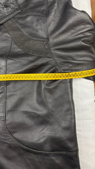 Chaqueta de piel negra