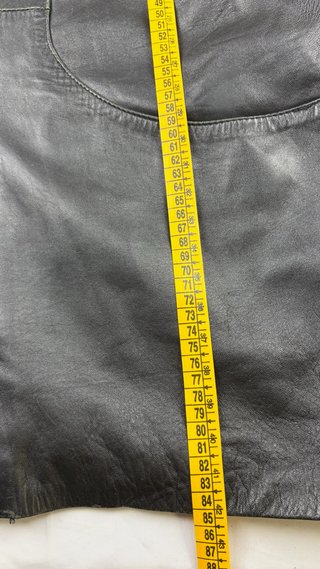 Chaqueta de piel negra
