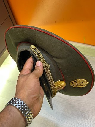 Gorra militar rusa con águila bicéfala