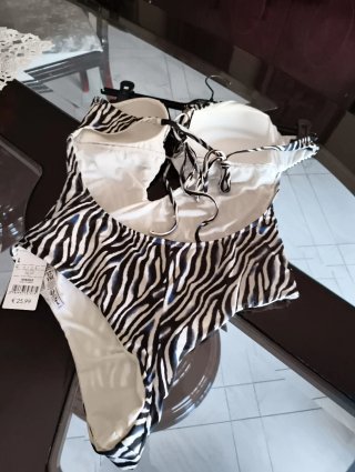Costume intero zebrato