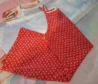 Vestido floral rojo y blanco
