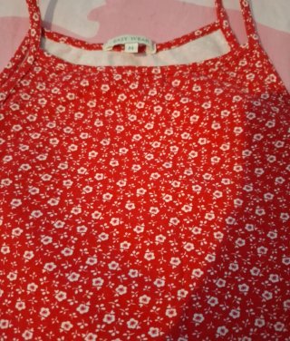 Vestido floral rojo y blanco