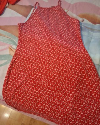 Vestido floral rojo y blanco