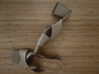 Sandalias de piel beige talla 38