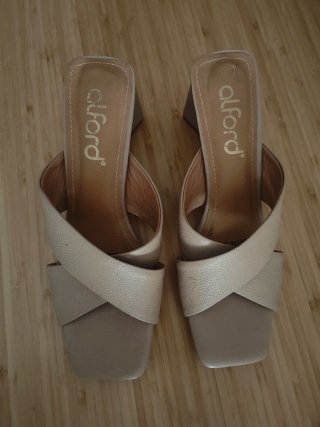Sandalias de piel beige talla 38