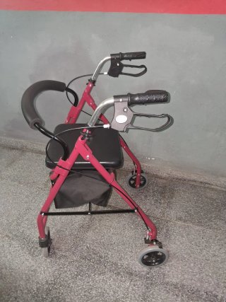 Andador anciano granate con asiento y bolsa