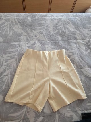 Pantalón corto fluido amarillo