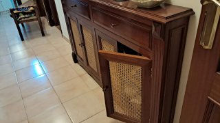 Mueble auxiliar pasillo madera y ratán