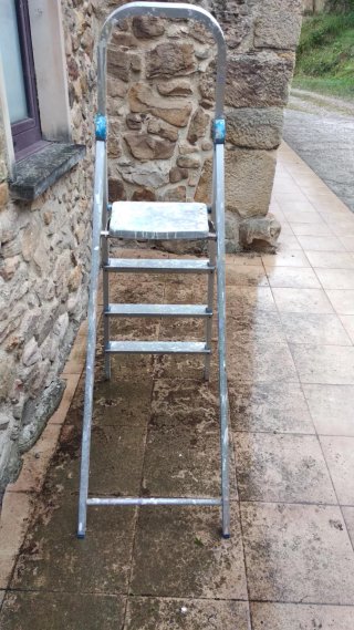 Escalera aluminio 4 peldaños