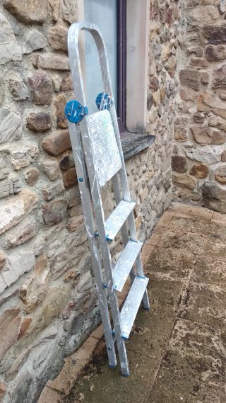 Escalera aluminio 4 peldaños