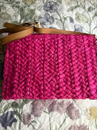 Bolso de rafia fucsia