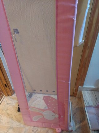Barandilla de seguridad rosa para bebé