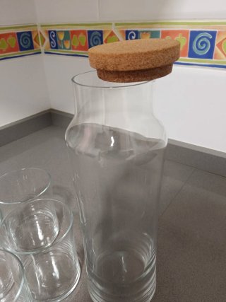 Jarra de cristal con 4 vasos
