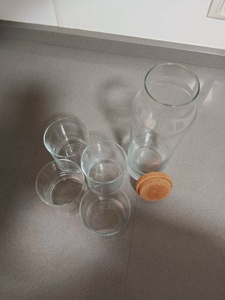 Jarra de cristal con 4 vasos