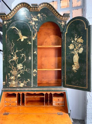 Mueble chinoiserie verde y dorado