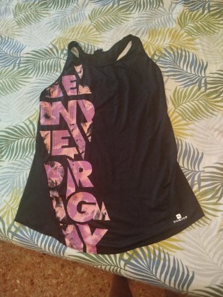 Camiseta tirantes Domyos negra y rosa