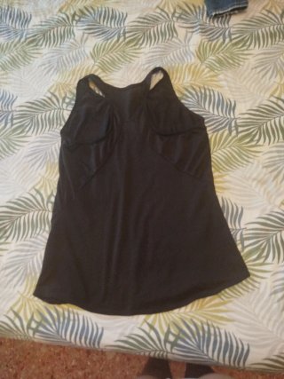 Camiseta tirantes Domyos negra y rosa