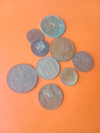Lote de monedas muy antiguas