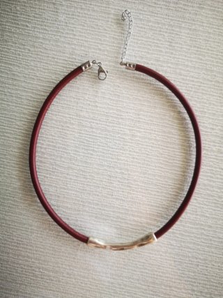 Collar cuero rojo con perla plateada