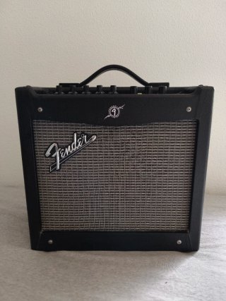 Fender Mustang I V2 Amplificador Guitarra