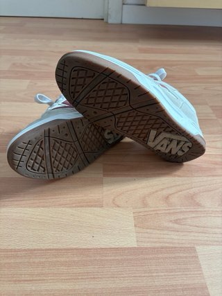Vans Beige(casi como blanco) y Rojo Talla 42