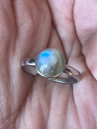 Anello con cabochon di labradorite