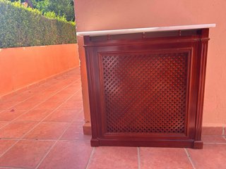 Mueble cubrerradiador recibidor madera mármol