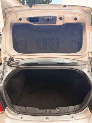 FIAT Línea Diesel Línea 1.3Mjt Emotion, 66kW/90 PS