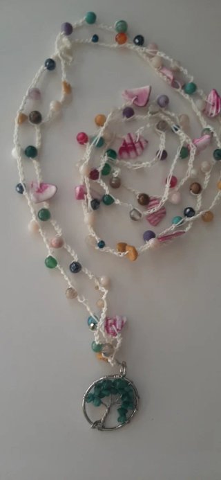 Collar tejido a crochet con árbol de la vida