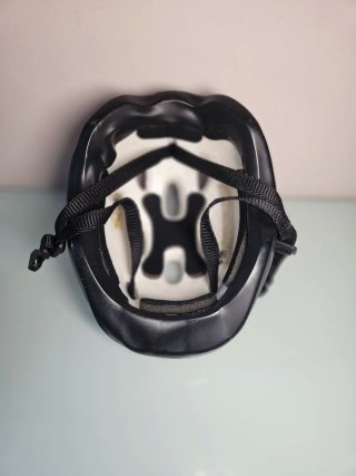 Casco bici rojo + bolsa manillar