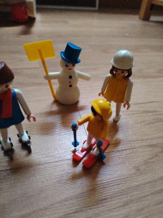 Playmobil familia deEsquiadores y Muñeco de Nieve