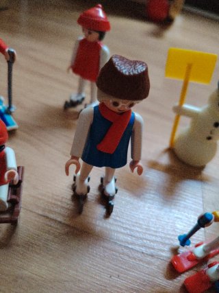 Playmobil familia deEsquiadores y Muñeco de Nieve