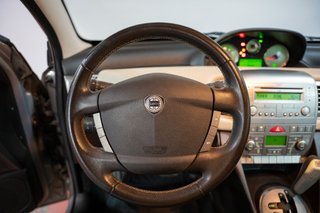 Lancia Ypsilon 1.4 16v Platino