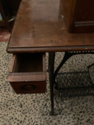Máquina de coser SINGER antigua (1903)