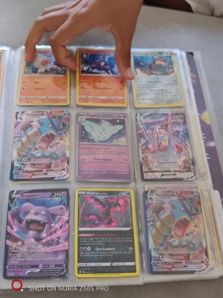 Álbum de cartas Pokémon exclusivas